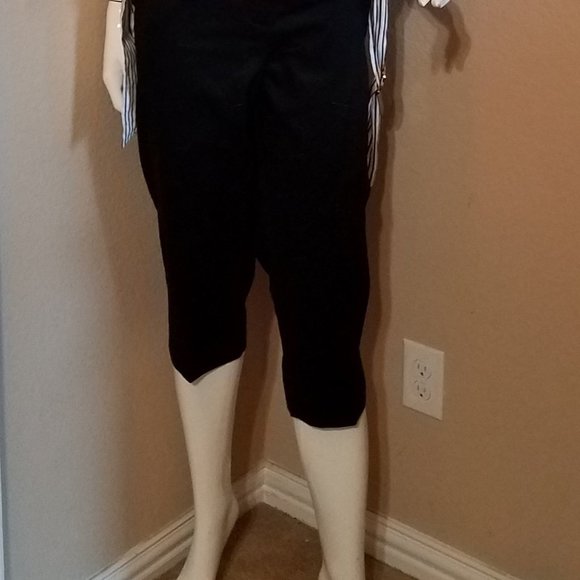 Talbots Petite Black Embroidered Capris - Picture 1 of 13